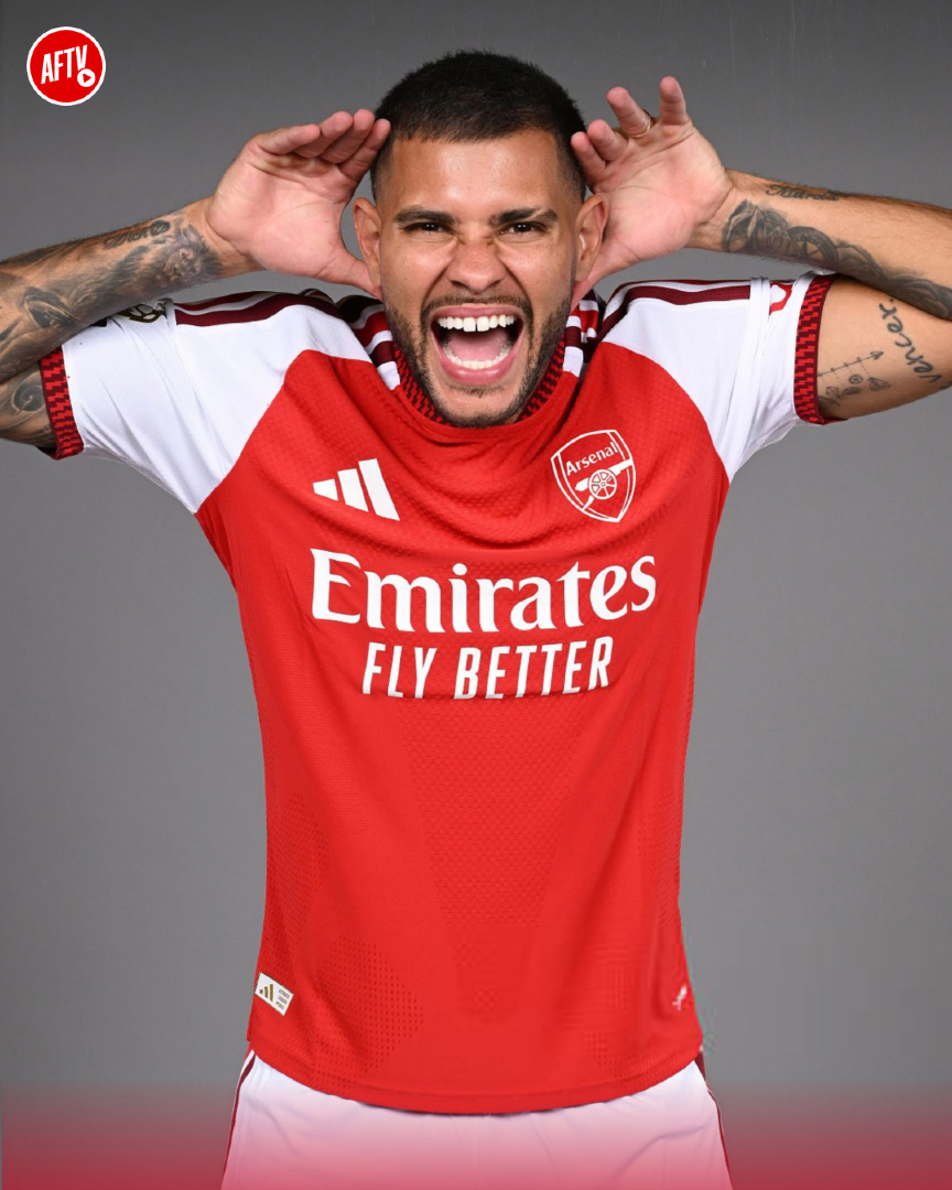 AFTVMedia's tweet photo. Our No. 39! Bruno Guimarães looks 𝐏𝐄𝐑𝐅𝐄𝐂𝐓 in Arsenal colours. 🤩🔴⚪

Welcome to the Champions of England, Bruno G! 🏆🇧🇷 https://t.co/kkQisGufj3