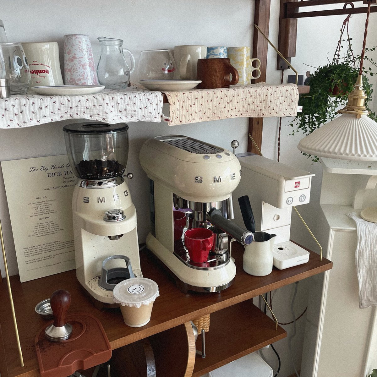 VictoriaPe42mk's tweet photo. Just tried the new zero-waste café downtown—their compostable matcha latte hits different! No disposable waste, smooth taste, and cozy vibes for my morning work spot. Highly recommend ， https://t.co/vC8rn6BNVj