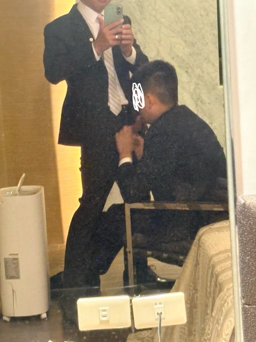Hank64716365's tweet photo. 跟西裝男的西裝約會淫行 😈 https://t.co/YXKvz2clWK
