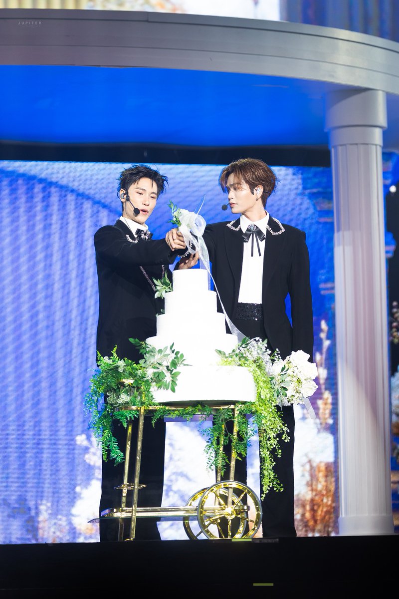 jrr_juupiter's tweet photo. Wedding day 🕊️

#junniorrs #markjrtn 
#juniormark @jnnrrs @Markjrtn 

JUNIORMARK ALONG SUNNYMOON 

#JuniorMarkConcertD2 https://t.co/aLfZA7h4O8