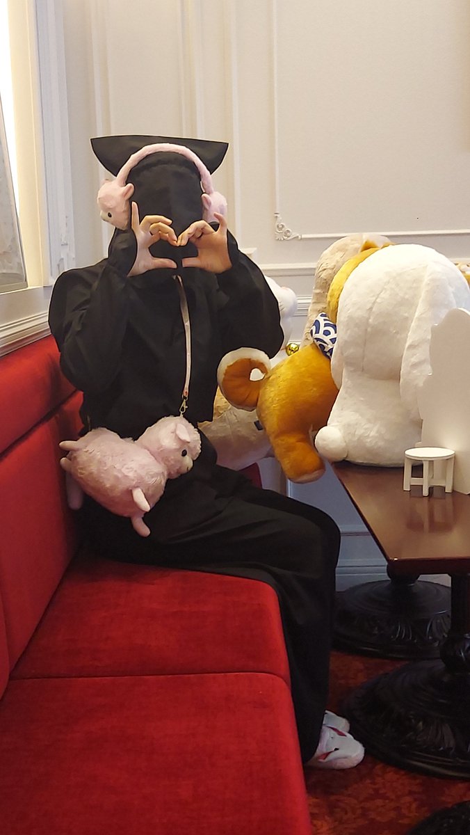 hotokeneko's tweet photo. キャラたちもものすごく可愛かったんですが、KUROKOさんが可愛いのなんのって……
動きだけでこんなかわいく表現できるのですね、さすがです。ファンになりそう
ツーショも撮っちゃったよ！！ https://t.co/oIYAcuWeOA