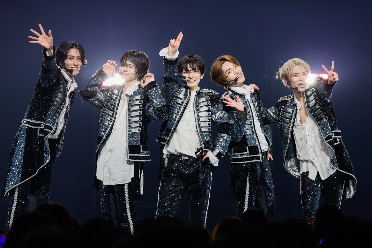 oricon's tweet photo. 🎤ジュニア新グループ・Howzit
初の単独ライブ開催💫

メンバーが心境を告白、西村拓哉は涙💧
「STARTOのアイドルとして、自分の気持ちをエンターテイメントに変えて、皆さんに生涯お届けします」

🔻メンバーあいさつ全文
https://t.co/OoLH78JE6n

『Howzit 1st LIVE 2026 NICE TO ME YOU』開幕🎵 https://t.co/WzmrckSOZA