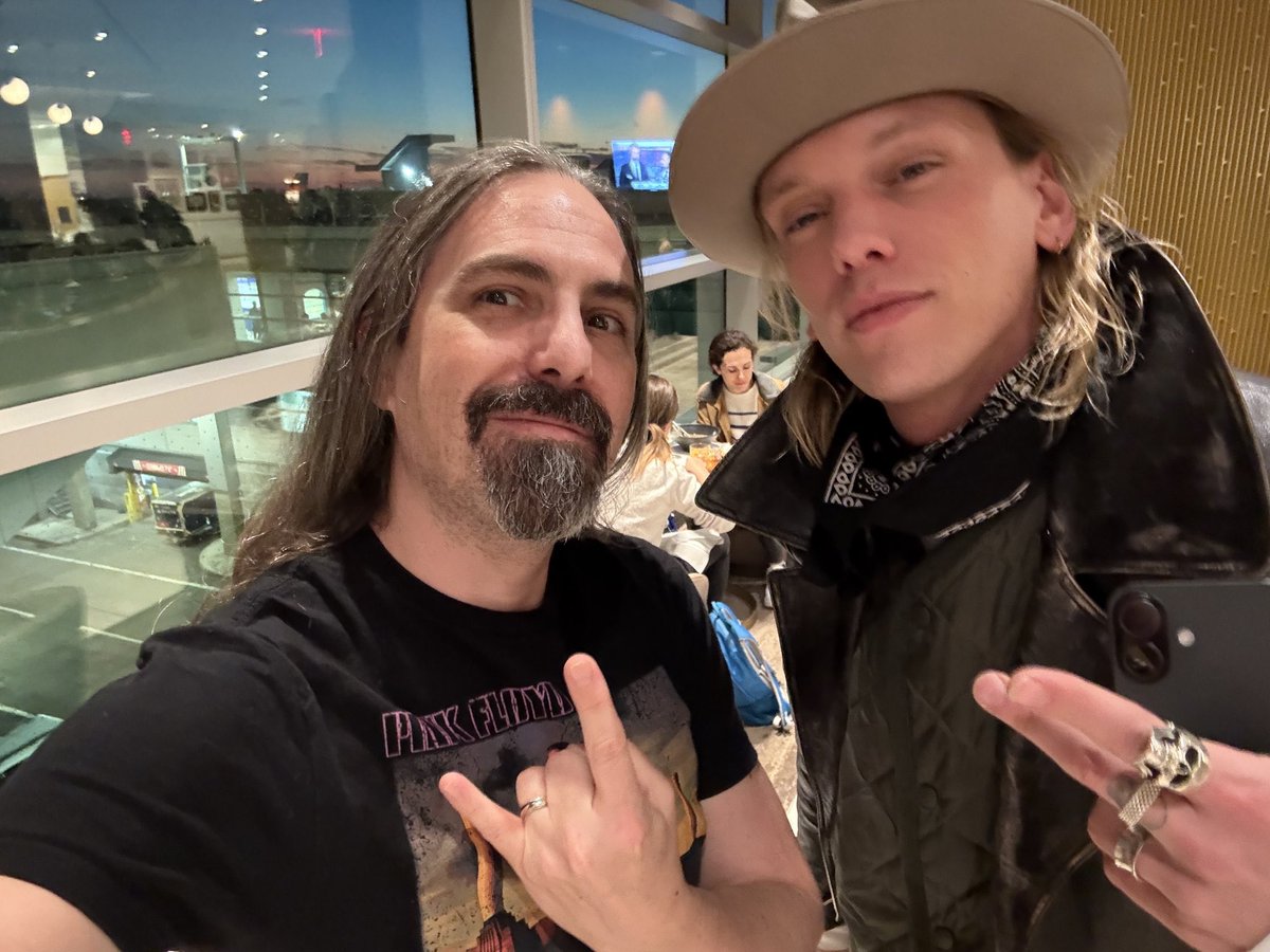 celedrielsindar's tweet photo. he’s a huge metalhead and so am I 🤘🏼 https://t.co/7ymTlmpFMd