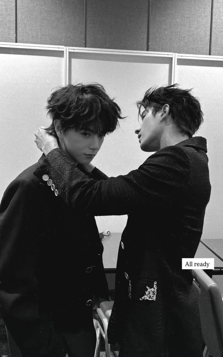Pookiegansta's tweet photo. HELLO WHAT'S GOING ON.... 

ZhengTong at Weibo Gala #AylioXWeibogala https://t.co/AGRMU2IyEu