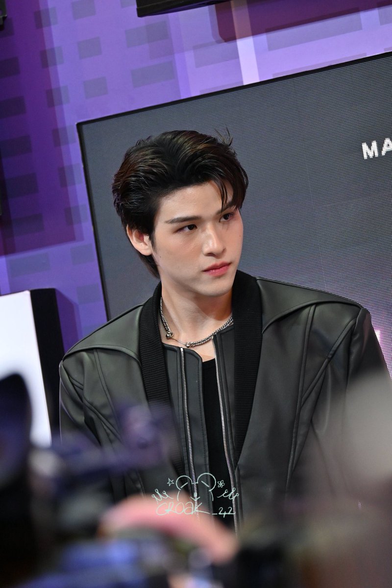 KurogaiLuv_SK's tweet photo. ลุคโคตรให้เหมาะกับบทพระเอกธงแดงบ้านรวยๆชอบพูดจาคะขามาก https://t.co/5EeI1sGb7d