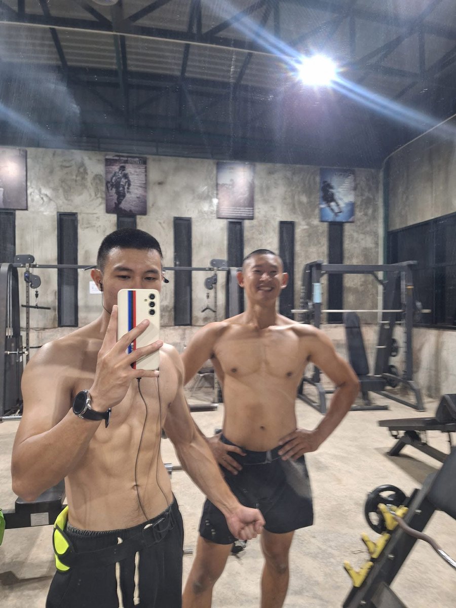 AumSAHA1995's tweet photo. ฟอลครบ1000 ถอดมากกว่าเสื้อแน่นอน https://t.co/GYCKttaD2W