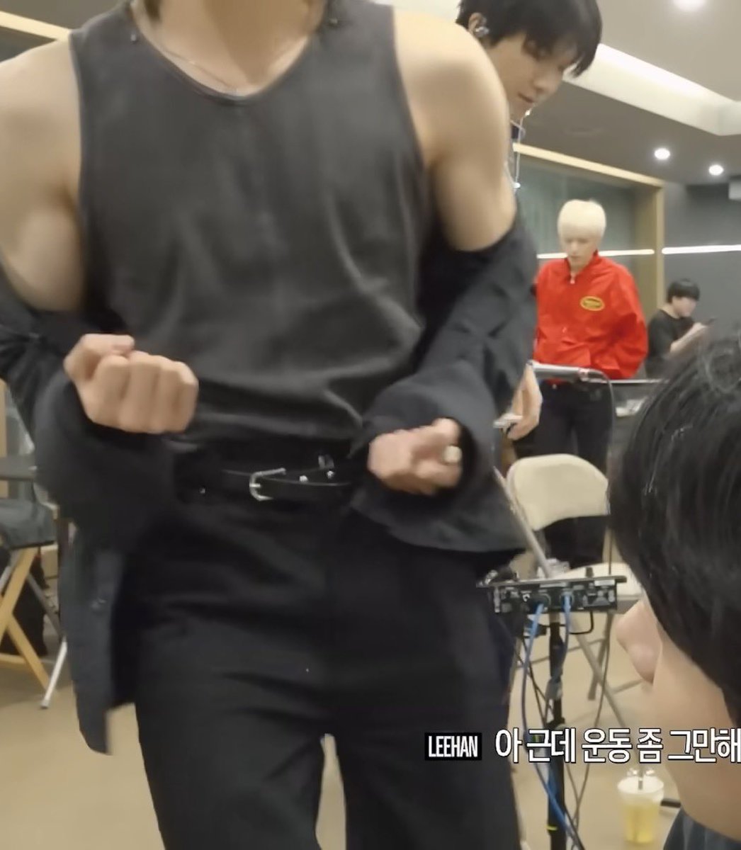m_0e0n's tweet photo. 그니까.지금.저.기니얼굴에.저.몸을..가지고.잇는거지요?
애기야.옷 .단디.,입거라.. https://t.co/bCQ6C2dkNX