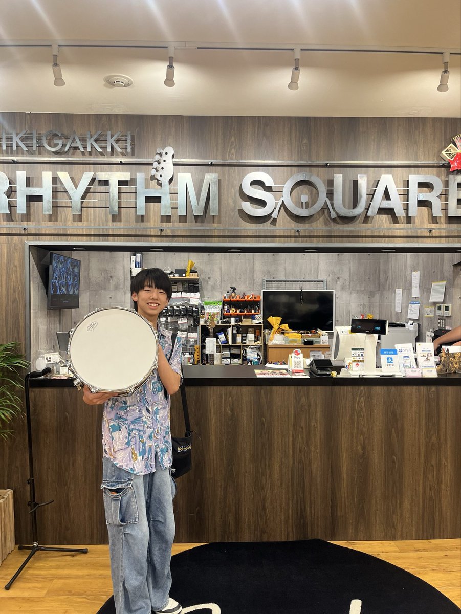 drummersou46's tweet photo. ついに！スネア買いました！！
CANOPUSの刃のスネアを買いました！
やっとお小遣い貯めて買えたのでめっちゃ嬉しいです！！
店員さん色々教えてくれてありがとうございました！！
@DRUM_CENTER @CANOPUSDRUMS https://t.co/ySWhDDnFdO