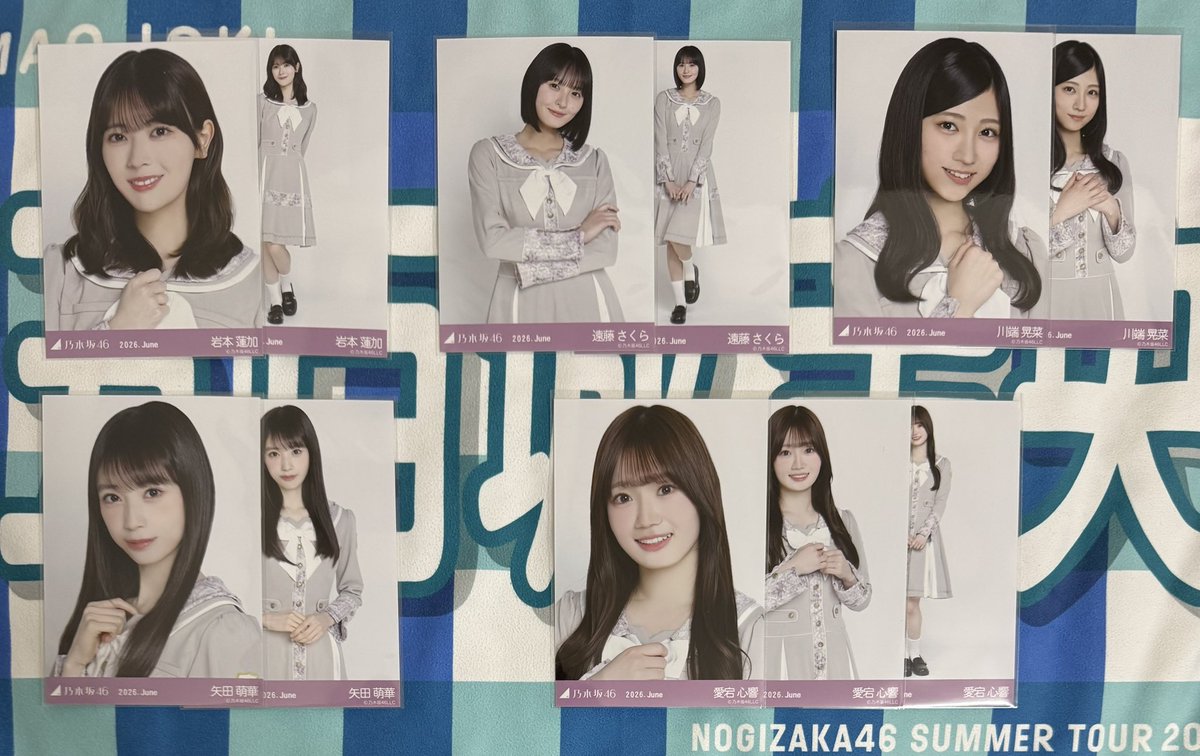 chocoshumi's tweet photo. 乃木坂46 生写真　トレード　41st制服

【求】画像①

【譲】画像②（バラ）、③（セミコン、コンプ）

郵送トレ＞神宮現地
手袋着用でスリーブ収納しているもの
セミコン崩し可
入手予定はリプ時に要申告 https://t.co/SiPKSsTK2v