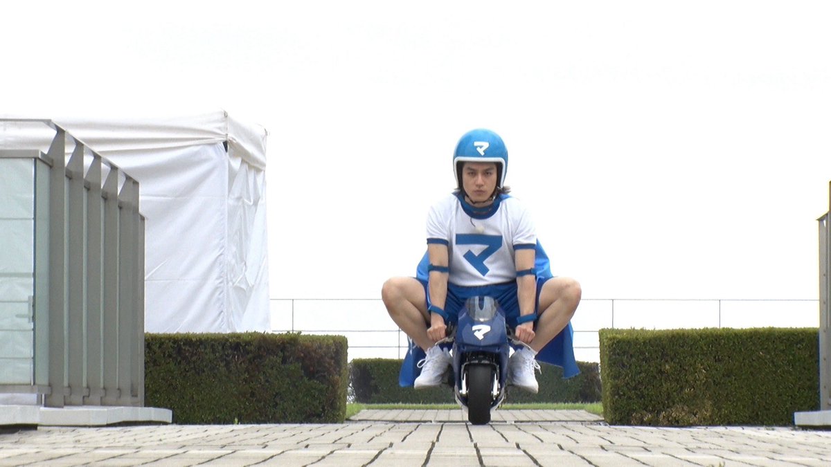dokkirigp_cx's tweet photo. 今年の4時間SPには #ゴイスーマン こと大人気芸人 #ダイアン津田 さんが登場！
第38話「マッサマンVSゴイスーマン」

#マッサマン は最近どんどん実力が付いていて凄まじい勢いです🔥

#マツダマン はお助け失敗…😢
ちなみに、9ヶ月ぶりに登場したマツダマンはポケバイを本当に欲しがってました🏍 https://t.co/VPgdOZ7lDz