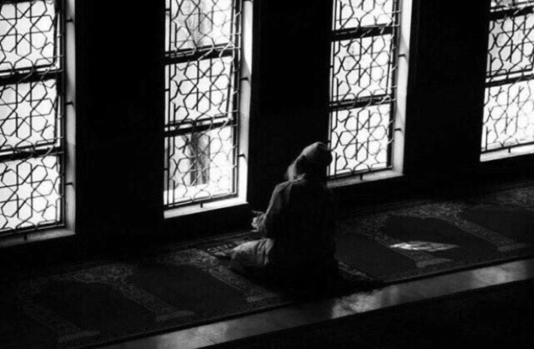 AdelAliBinAli's tweet photo. ليس وحيداً من يُخبر الله بكل شيء . https://t.co/1nTYqVwI6O