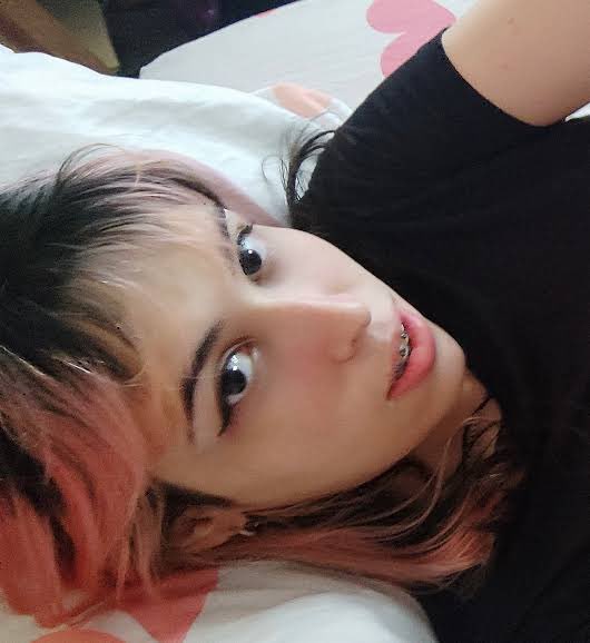 Ashleexow's tweet photo. If you’re a straight guy who likes trans girls, just admit it. Nobody’s judging. 🏳️‍⚧️💕 https://t.co/bwF293g1oK
