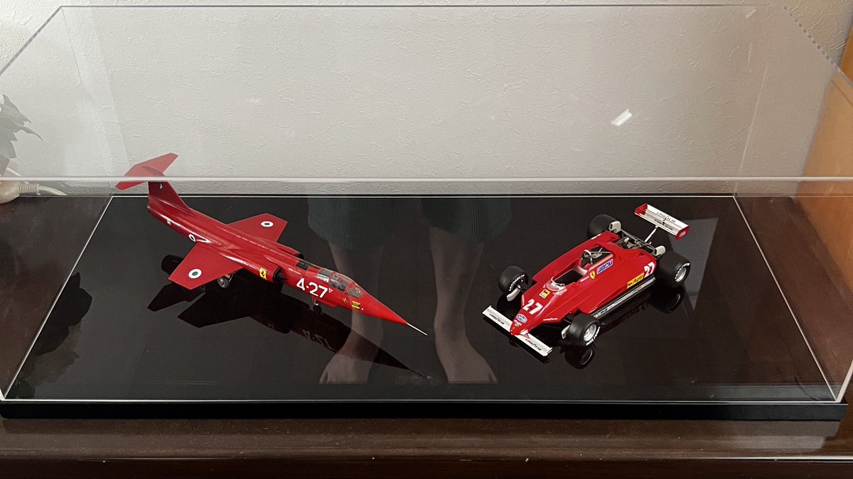 invpe_kk's tweet photo. F104Gが出来たので、126C2を出してきて一緒に飾ってみてます。 https://t.co/Hm9aEpyD9p