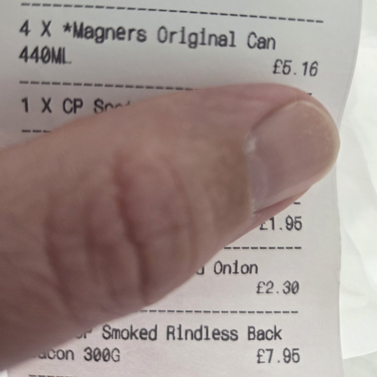Tony76UTR's tweet photo. Being lazy today so ordered a snappy shooper and I'd like to thank, I assume, the spotty teenage Saturday person in the coop for not being able to tell the difference between 4 cans and 4x4 packs of Magners. You're doing gods work. https://t.co/ai9AFiCwC8