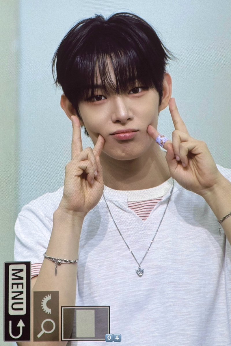STEVENsz04's tweet photo. 260808 손짜르고멀좋다고웃어ㅓㅓㅓ💢#스티븐 #0forstvn https://t.co/uW6SR6RmGX