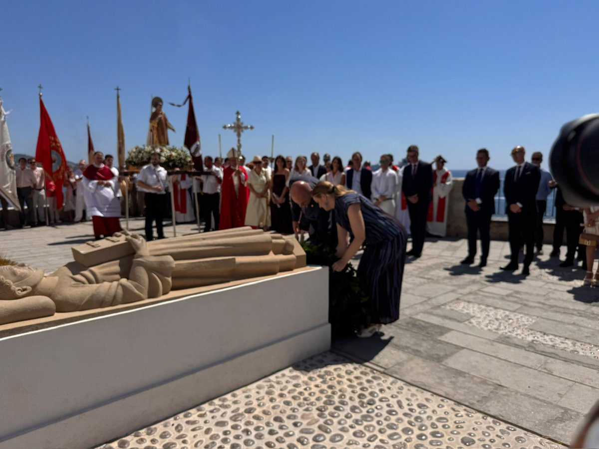 Carmen__Ferrer's tweet photo. Sant Ciriac és una data que ens recorda que compartim història, arrels i un sentiment de pertinença a l’illa. Celebram una tradició que forma part de la memòria d’Eivissa des de fa segles i que ens reuneix al voltant de la cultura i de tot allò que ens identifica com a poble https://t.co/ak3TZxwRzG