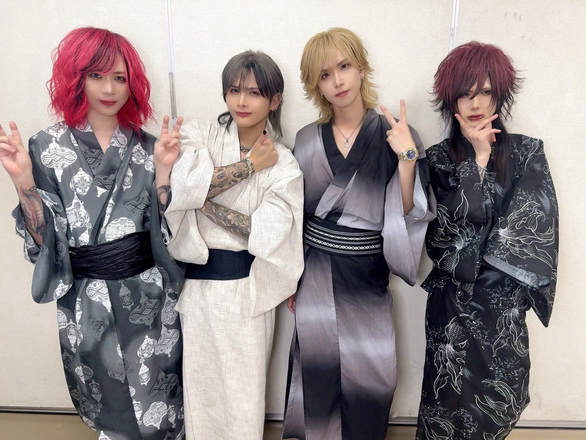 Royz_official's tweet photo. 仙台インストアイベントお疲れ様でした！たくさんのご来場ありがとうございました🌟明日は仙台ライブ！よろしくお願いします🔥🔥🔥🔥 https://t.co/Wu53PfnPGG