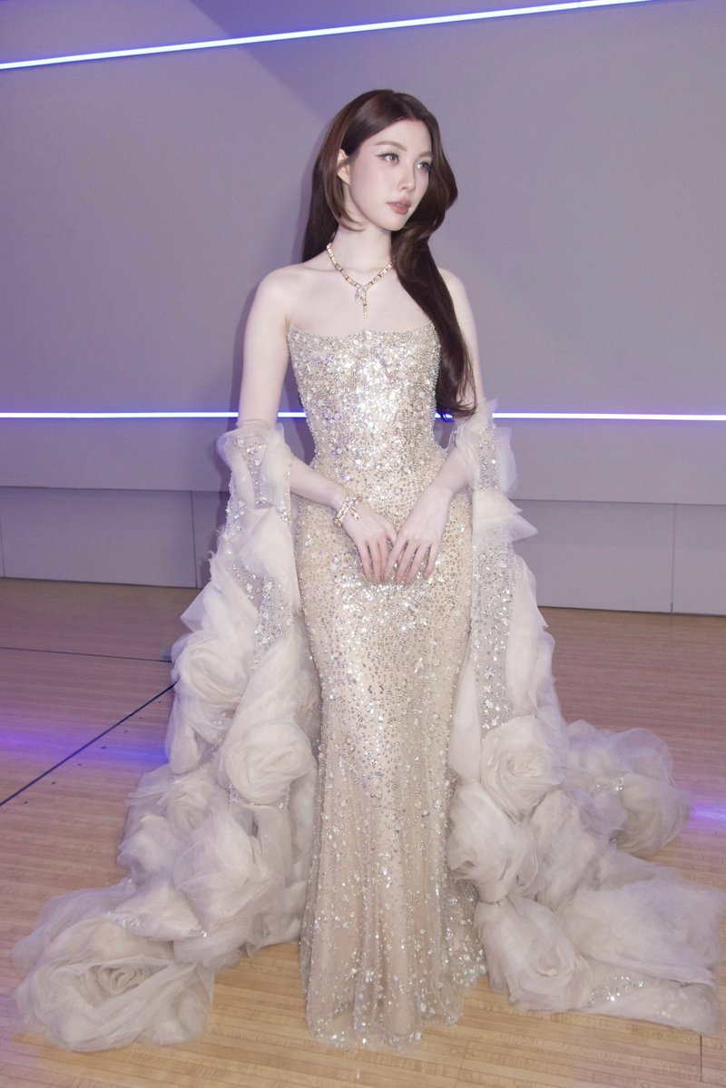 LingOrmCH3's tweet photo. She’s dangerously beautiful✨

#OrmKornxWeiboGalaNight #OrmKornnaphat #ออมกรณ์นภัส https://t.co/QzzPXFeRto