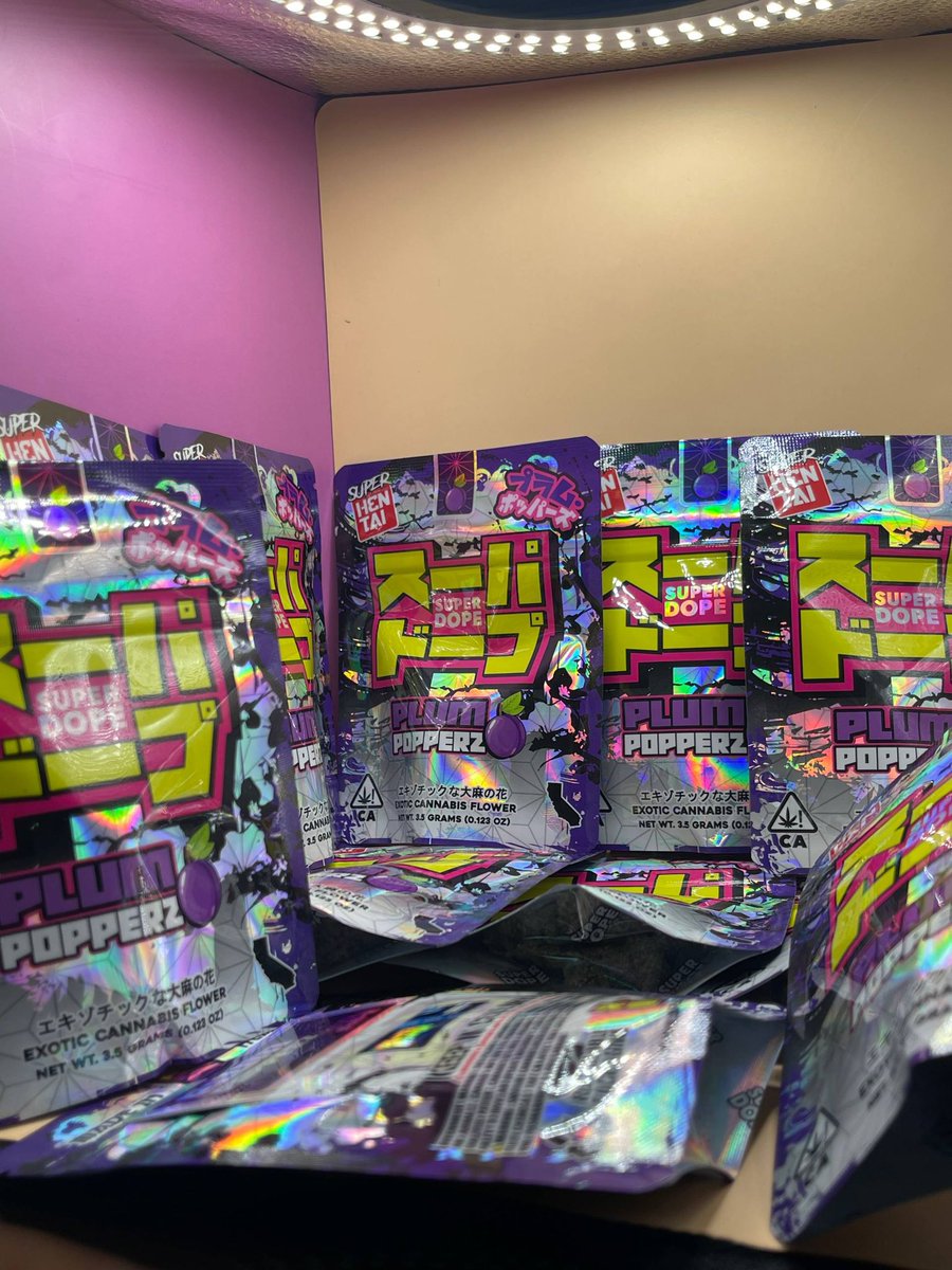 CannabisXTh's tweet photo. PLUM POPPERZ 🍬

Candy first.

Zkittlez fruit follows.

A little gas underneath.

Then everything slows down.

Euphoric → calm → completely relaxed.

@SUPERDOPEBRAND understood the assignment. 🌙 https://t.co/w2B00rCkb9