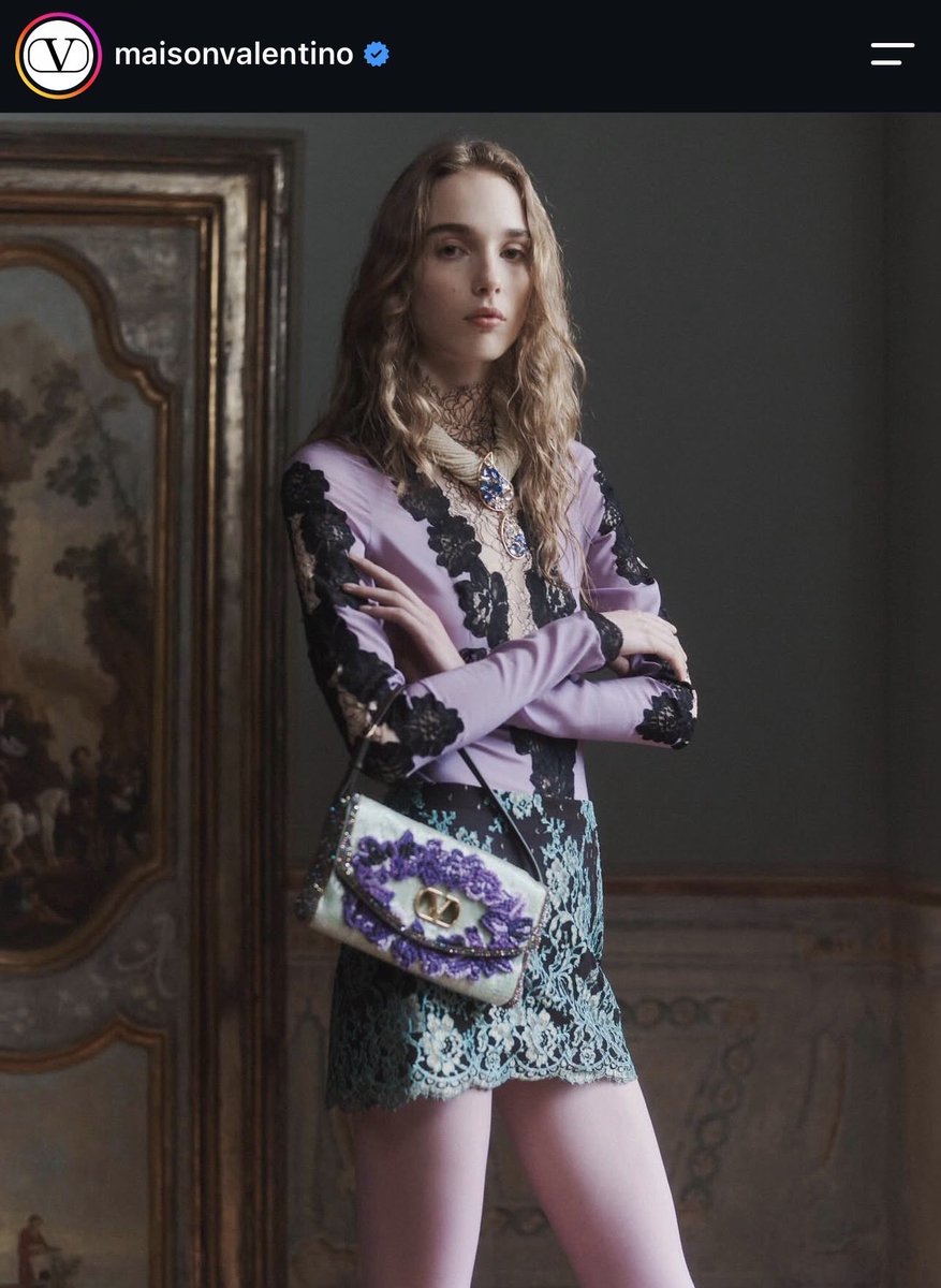 FreenBeckyUS's tweet photo. OUR VALENTINO BA SLAYING THIS LOOK!!

KNOCK KNOCK ROOM NO. FREEN
#RoomNumberFreen
#InTheFreenRoom
#srchafreen #ValentinoxFreen 
#Valentinolnterferenze 
#ValentinoGaravani https://t.co/qlQFZeKuTu