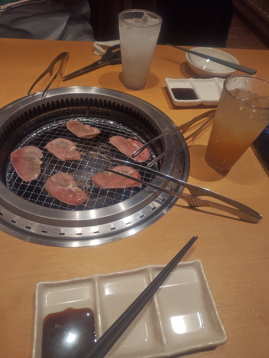 nepunepuAs's tweet photo. クロスタ人と焼肉！ https://t.co/VHhYW6powG