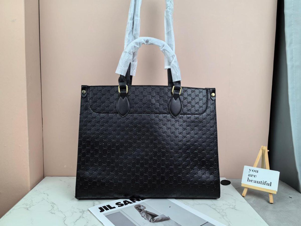HseholdsItems's tweet photo. Bags available @2200/=.
#bag 
📞  0721902040 https://t.co/fHYQFqfwbs