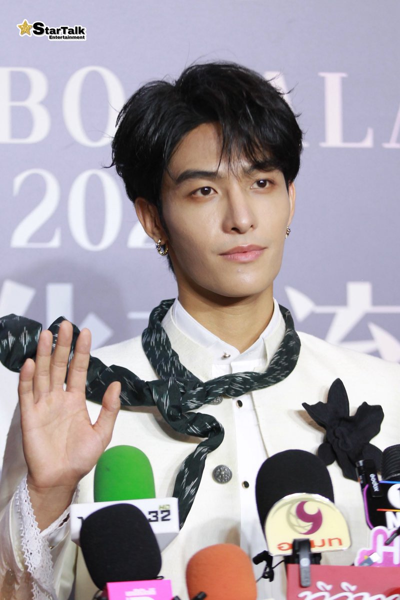 startalkent's tweet photo. "He Yanzhao" ในงาน 2026 WEIBO GALA - Cultural Communication Night

#HeYanZhao 
#XiZhaoAtWeiboGal
#WeiboGala2026 
#WeiboCulturalCommunicationNight https://t.co/FZSPzbrwku