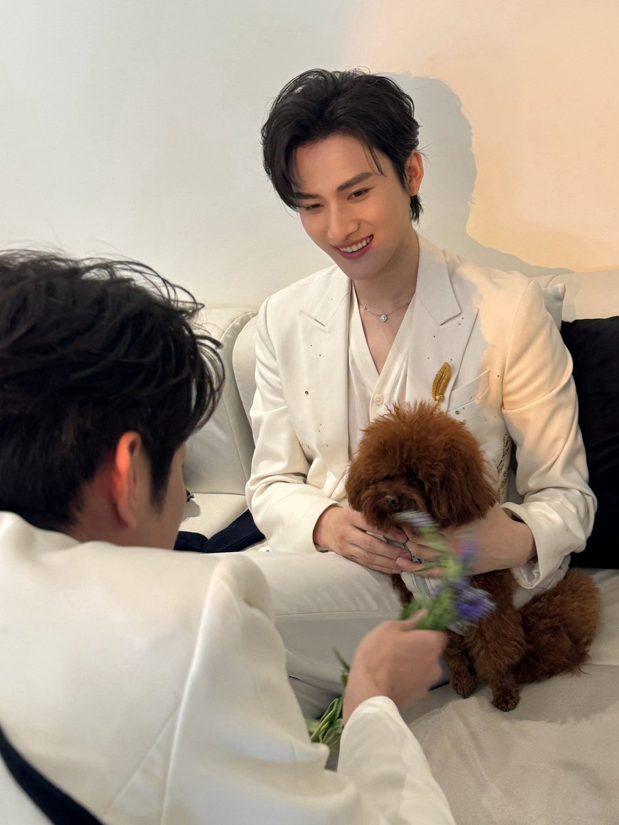 jiaangheng's tweet photo. Little family, endless love. ♡ My favorite place will always be wherever the three of us are together. https://t.co/e7Jtt4224O