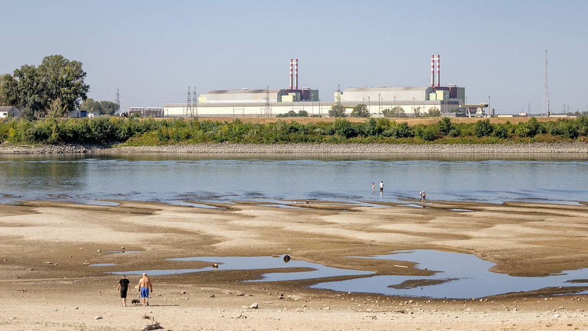 CCBS_News's tweet photo. #Romania is preparing an emergency engineering operation on the #Danube to maintain the operation of the #Cernavodă Nuclear Power Plant amid record-low water levels threatening its cooling system.
https://t.co/WMBCuipuPX https://t.co/E62ggXCRIi