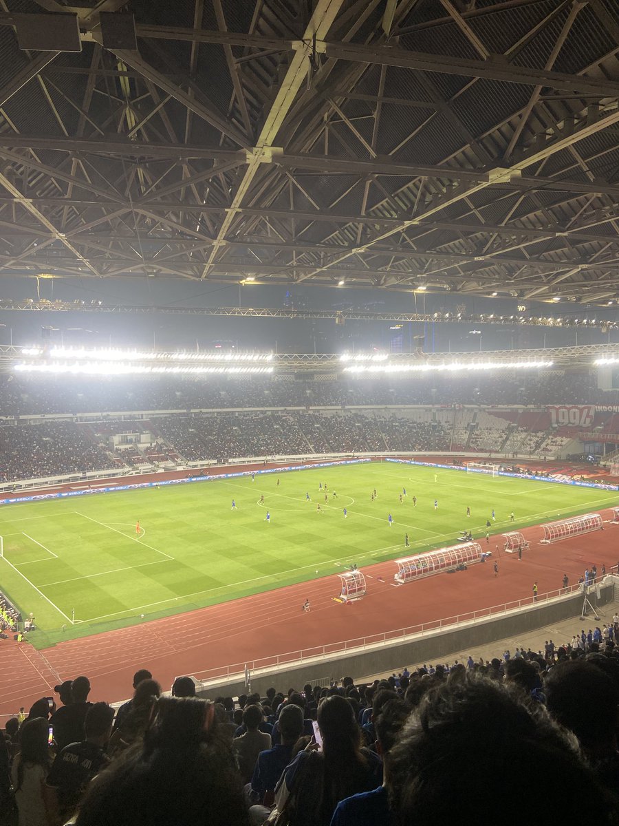 resky_adam's tweet photo. chelsea vs ac milan https://t.co/xNmxpcLfBY