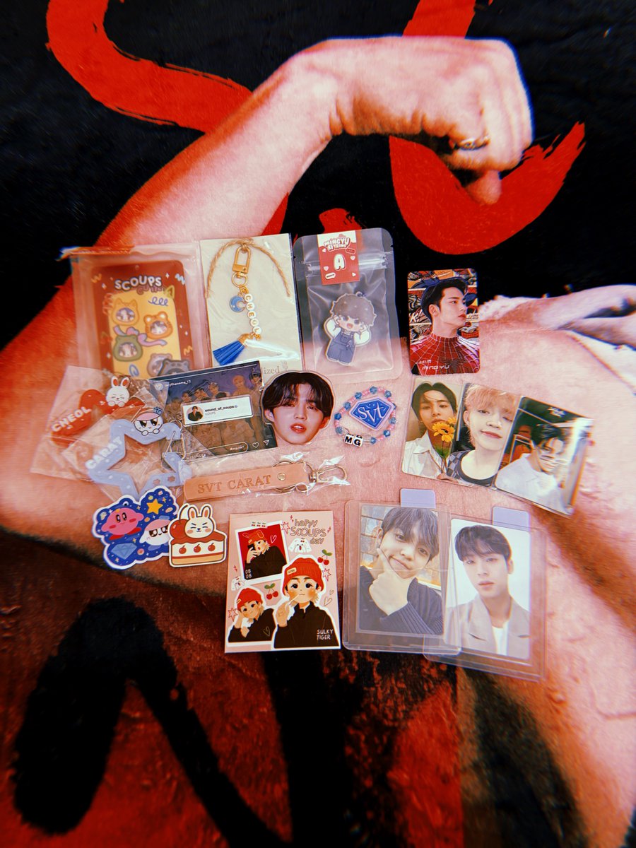 jeckasc's tweet photo. SCOUPS BIRTHDAY GIVEAWAY

🎁 cxm box 🎁
cheol cutiebong acrylic pc holder
scoups caratbong decoband
mingyu keyring, bracelet, official & unofficial pcs
cheol keyring, pop socket, official & unofficial pcs, carabiner
svt carabiner & keyring

- rt and like this post
- mbf
- reply with your favorite cheol photo, video or gif 
- ends on august 12, 8:08 pm
- no rush shipping 🥹

i will shoulder the shipping fee but please note that these are from my own collection pero never been opened and used, so manage your expectations. 2 of each lang talaga lagi ko binibili before hehe 

MAKE WAY FOR SCOUPS DAY
#난_언제나_승철이편_생일축하해
#Its_BOSS_SCOUPS_Day