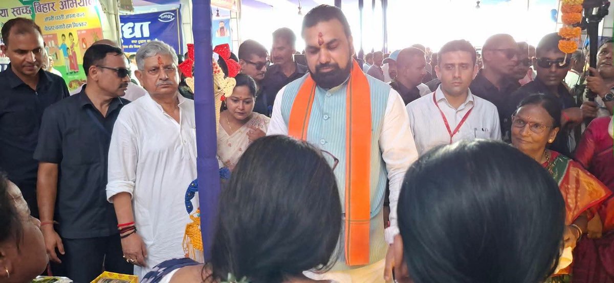 BiharRDD's tweet photo. आज दिनांक 08 अगस्त 2026, शनिवार को सीतामढ़ी जिले के डुमरा प्रखंड अंतर्गत राघोपुर बखरी में माननीय मुख्यमंत्री, बिहार श्री @samrat4bjp जी का आगमन हुआ। इस अवसर पर माननीय मुख्यमंत्री जी ने विभिन्न विभागों द्वारा लगाए गए स्टॉल का निरीक्षण किया।
#BiharRDD
#jeevika
#mithilapainting https://t.co/9eOpeVtuhs