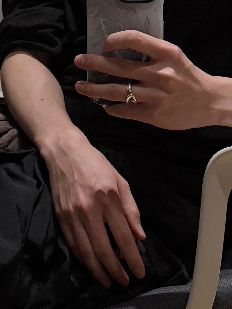 wonyangiful's tweet photo. where am i supposed to look again 😂 https://t.co/PRmvuuefYn