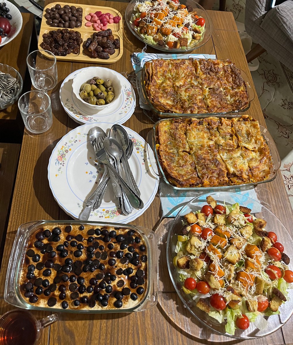 she_is_green's tweet photo. دیشب یه جوری قشنگ بود که انگار شبیه یه عکس یا‌دگاری و به یادموندنی بود که هر وقت ببینمش یا یادش بیوفتم، از ته قلبم یه لبخند عمیق رو لبم بیاد :) https://t.co/p4PYFg9m3q