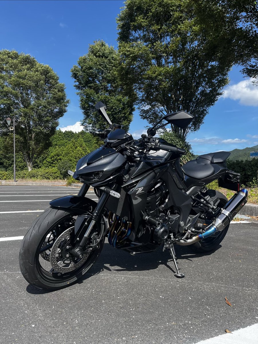 MotoHobbyAcct's tweet photo. マフラー交換

左右出しで、排気口が2口なのも良き
腹下もスッキリしたし、カッコいい✨

#Z1100 #BEET https://t.co/k4I4k0XLnP