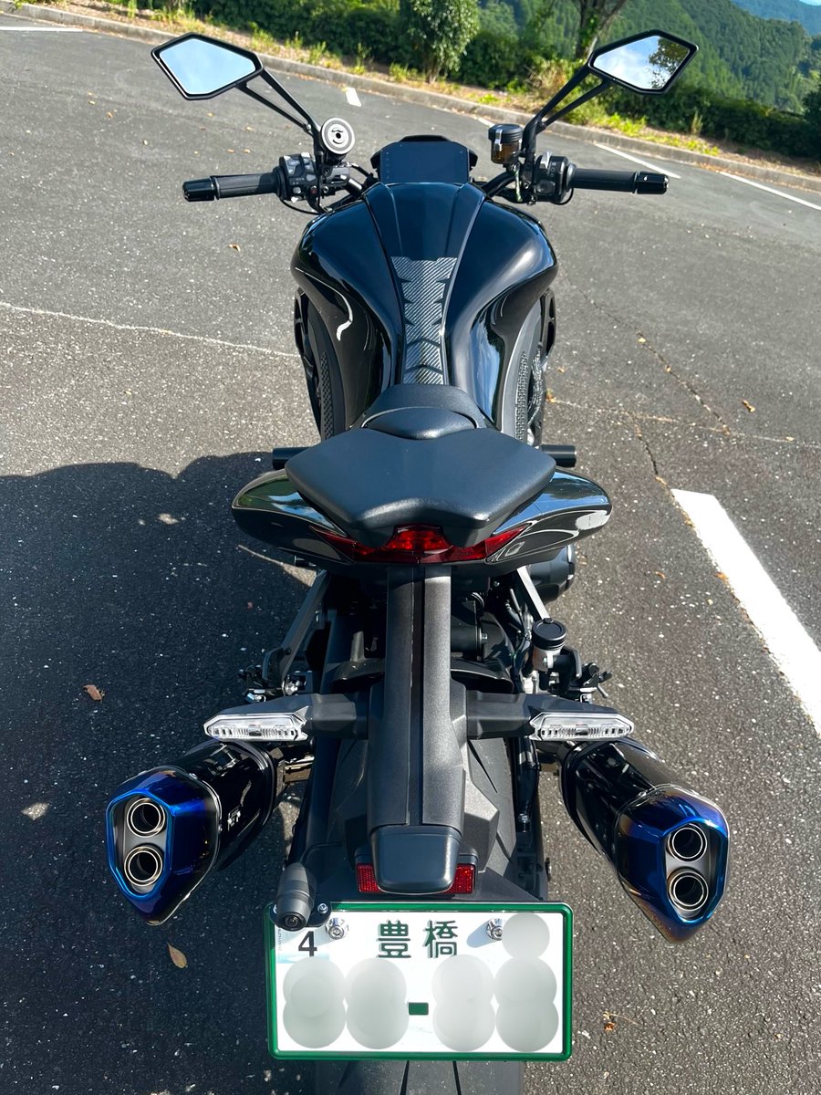 MotoHobbyAcct's tweet photo. マフラー交換

左右出しで、排気口が2口なのも良き
腹下もスッキリしたし、カッコいい✨

#Z1100 #BEET https://t.co/k4I4k0XLnP