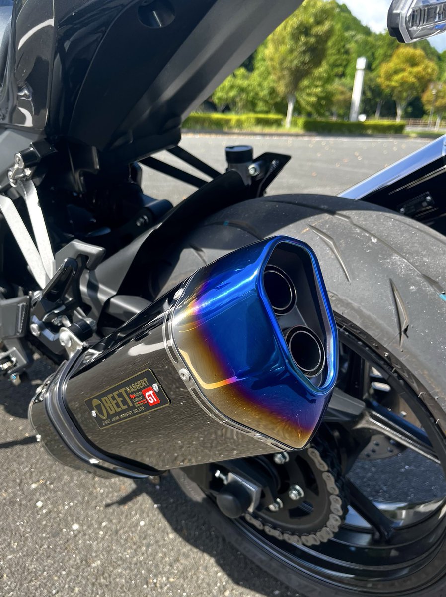 MotoHobbyAcct's tweet photo. マフラー交換

左右出しで、排気口が2口なのも良き
腹下もスッキリしたし、カッコいい✨

#Z1100 #BEET https://t.co/k4I4k0XLnP