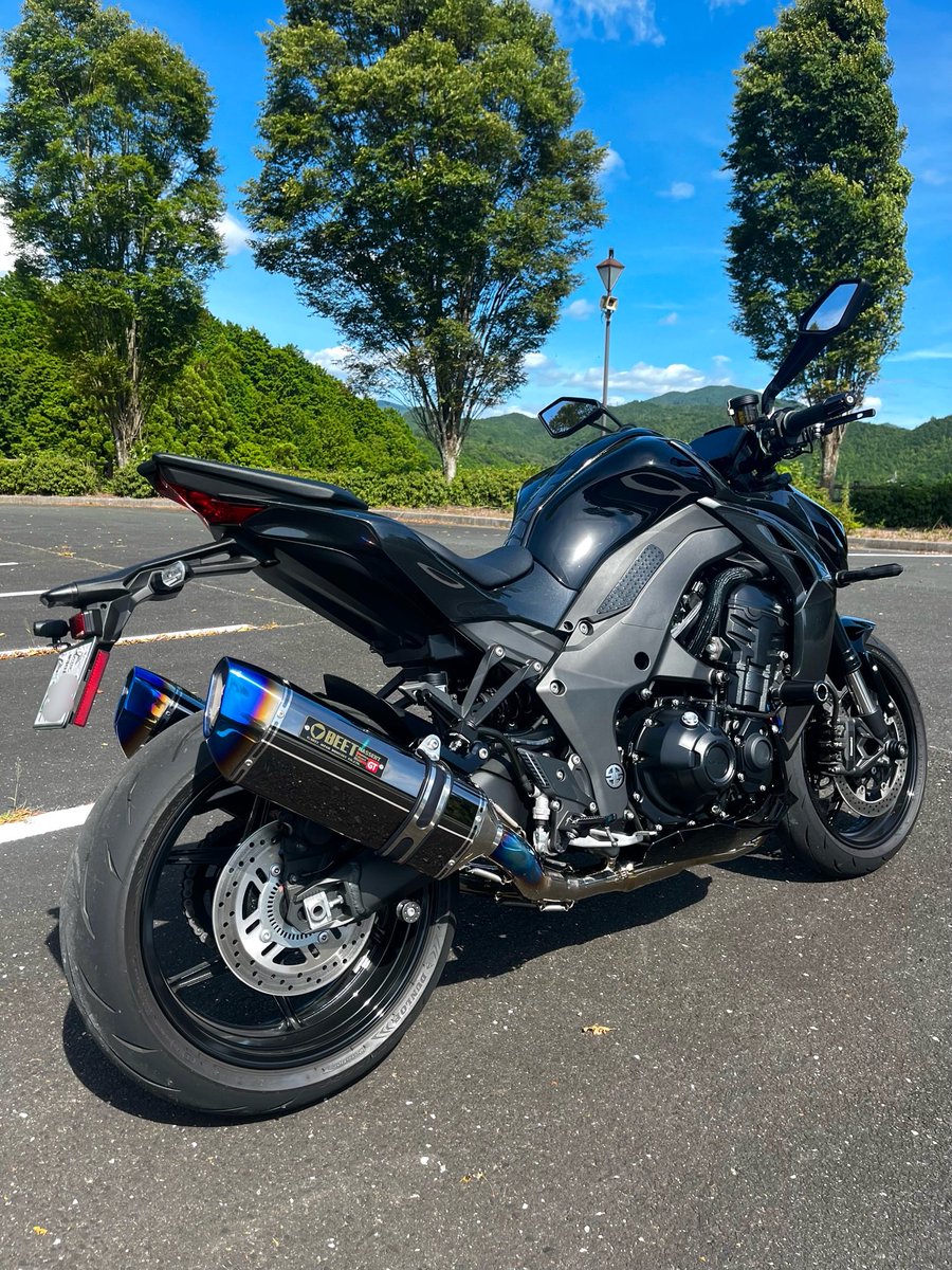 MotoHobbyAcct's tweet photo. マフラー交換

左右出しで、排気口が2口なのも良き
腹下もスッキリしたし、カッコいい✨

#Z1100 #BEET https://t.co/k4I4k0XLnP