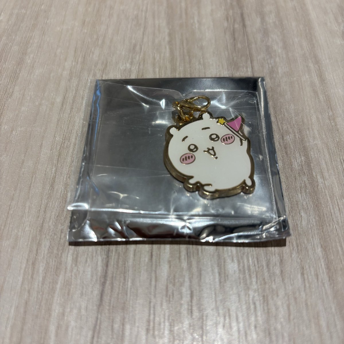 mnmn___0112's tweet photo. ちいかわパーク メタルチャーム ゲーム景品　交換

（譲）ちいかわ

（求）シーサー

郵送での交換となります。検索からでもお気軽にお声掛けください。よろしくお願い致します。 https://t.co/mUK8SU9sXG