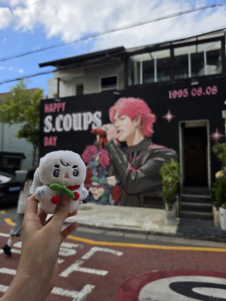 che_rabbit's tweet photo. 📍서울 강남구 언주로164길 37
쿱스 생일 벽화❤️
너무 예뻐,,,!!!! 진짜 보고 감동했음,,,!!
혼자온 캐럿이지만 고마운 캐럿 분 덕분에 예쁜 사진도 찍었음,,,(오늘도 인류애 적립+1🩷)
진짜 완벽하��....!!!!! https://t.co/E1VPrlYTiv