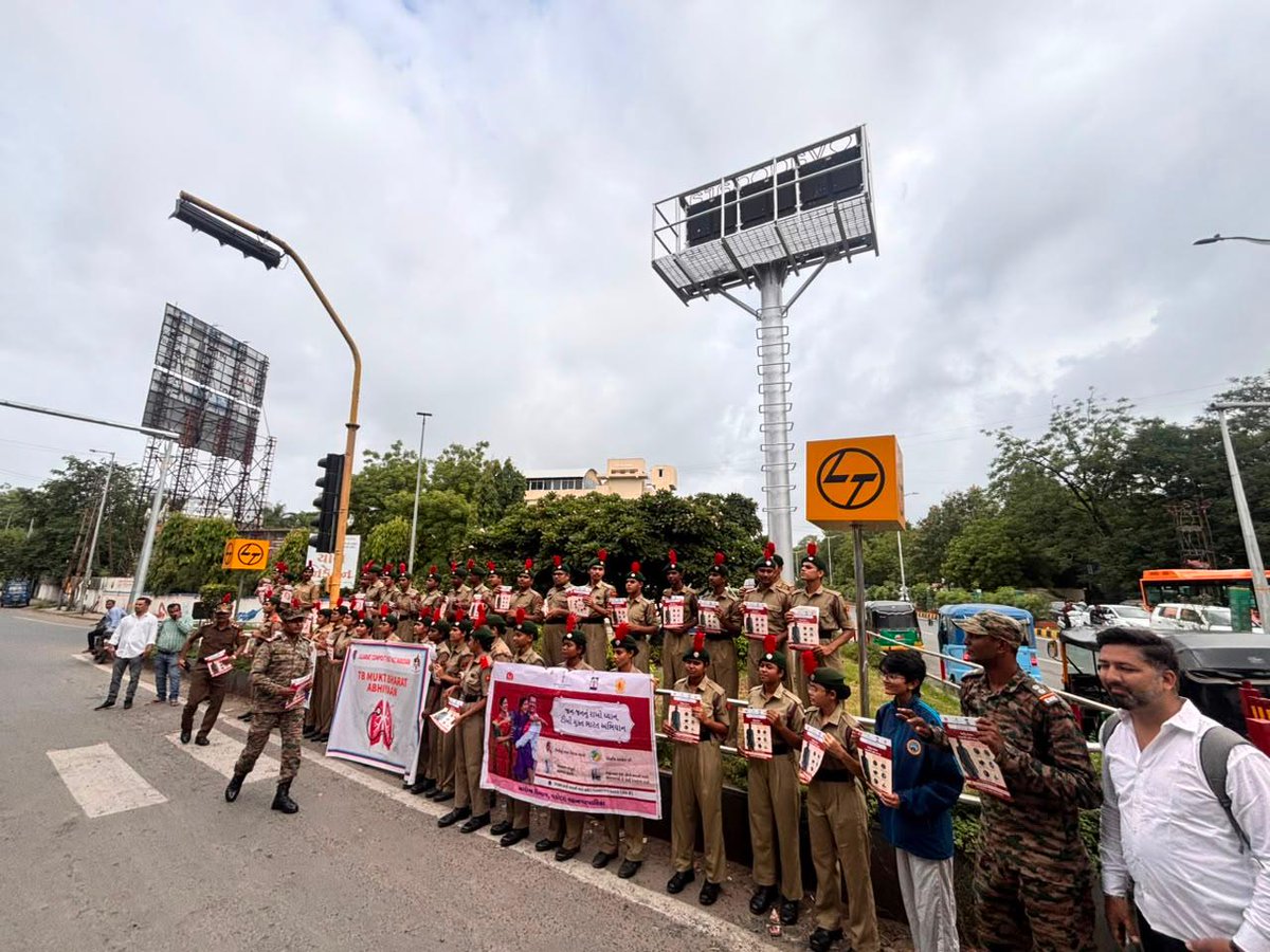 CorpDto's tweet photo. ટીબી મુક્ત ભારત અભિયાન અંતર્ગત આજે MS University ની પોલિટેકનિક કોલેજ અને ફેકલ્ટી ઓફ ટેકનોલોજીના NCC વિદ્યાર્થીઓ તથા *વડોદરા મ્યુનિસિપલ કોર્પોરેશન ના સહયોગથી ટીબી જાગૃતિ રેલીનું આયોજન કરવામાં આવ્યું. @TbDivision @NtepGuj @ddgtb2017 @ArunMaheshIAS #tbmuktbharat https://t.co/0FeL3RlwZm