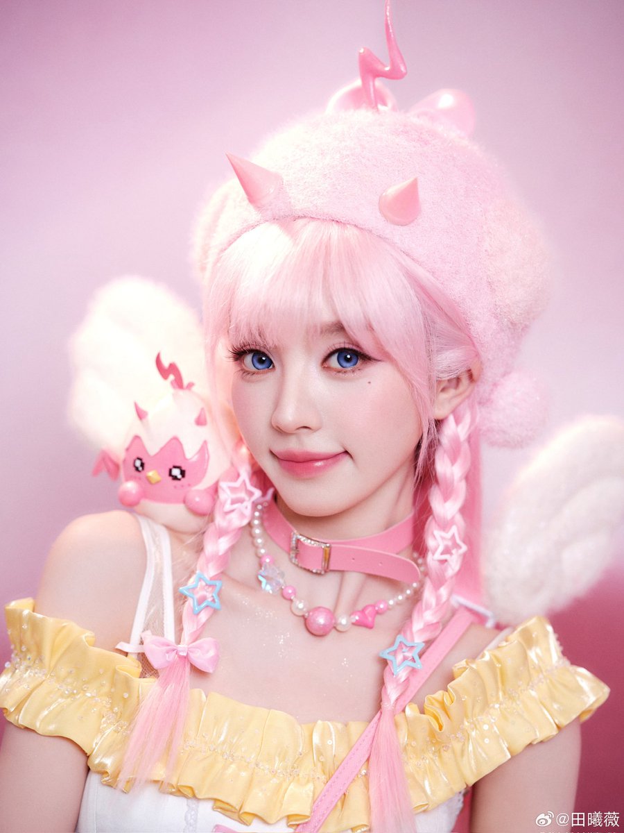 beee_cdr's tweet photo. 이여자는키라키라아이돌컨셉이찰떡임 https://t.co/bqsWaD3nCa