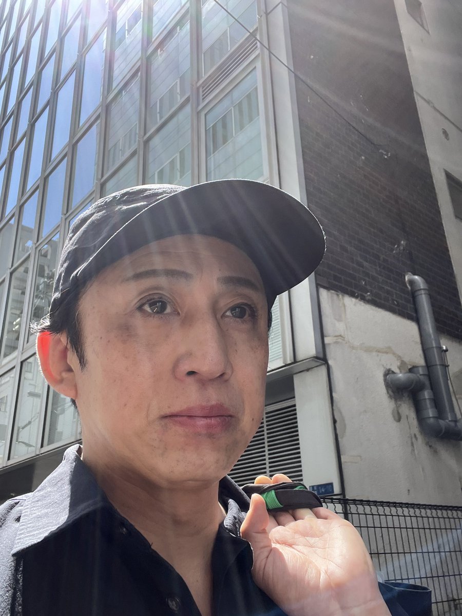 koshirofficial's tweet photo. 昼間のちょっとひと時
ひたすら来月のことやってますが
お昼ご飯はやまちゃんのラーメンで https://t.co/GRbsxzjkxf