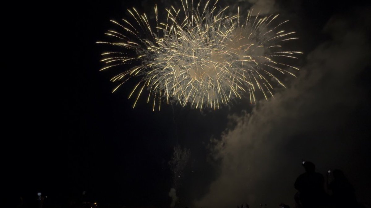 akki1379's tweet photo. 今年初の花火大会🎆 https://t.co/jfR6bgCj3f