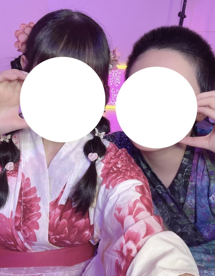 akairo_boshi's tweet photo. 浴衣の写真探してて、きゅんで浴衣着てきたら写メ無料みたいな夏祭りイベントの日にまんまと浴衣着て行った私の写真発見。
（私以外浴衣いなかった気もする）
（坊主の時期） https://t.co/RwHYwEnfpA