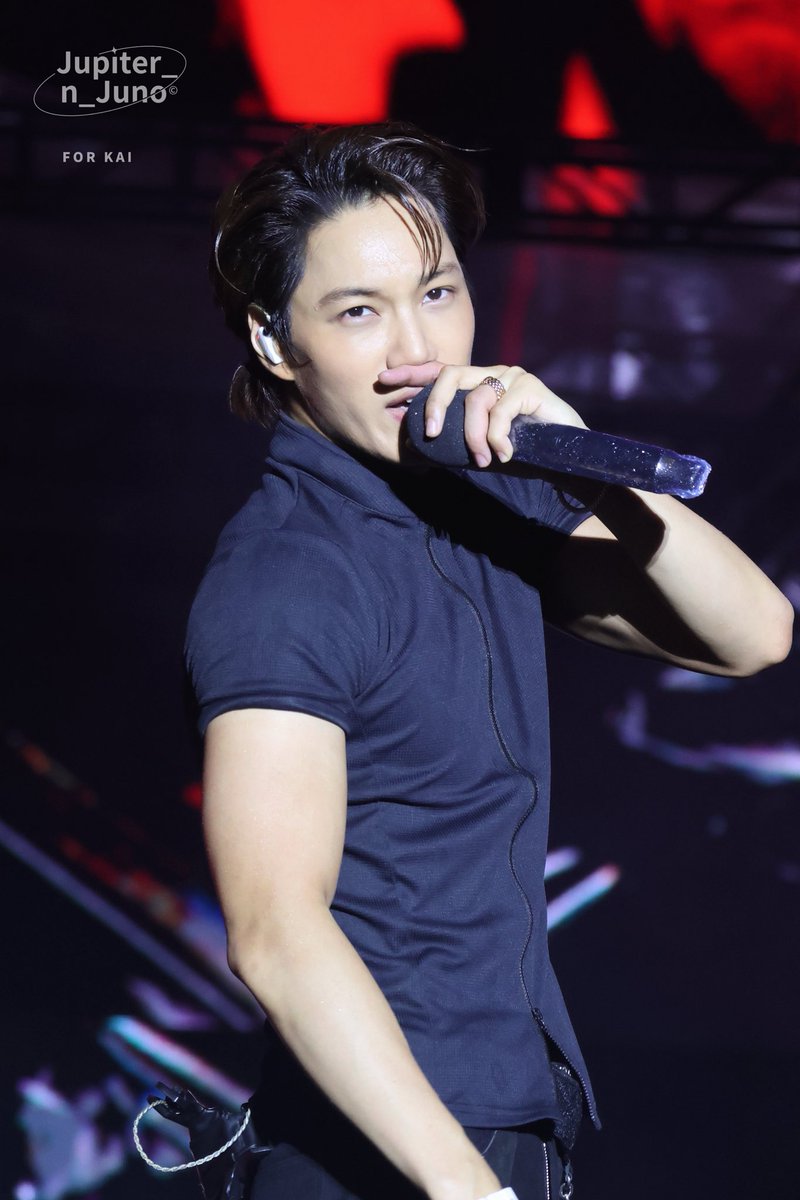 JupiternJuno's tweet photo. 260808 
#KAIxWATERBOMB 
#KAI_WATERBOMB_BUSAN https://t.co/cldEZc5eOq