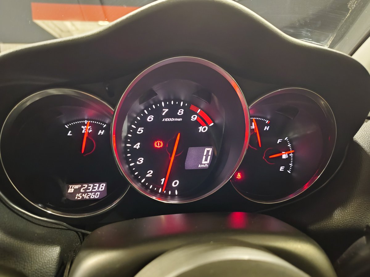 k005050's tweet photo. 燃料計壊れてなかった　25㍑で止まった　エアコン付けっぱでリッター9超えた🤗 https://t.co/PRaFdyACpc