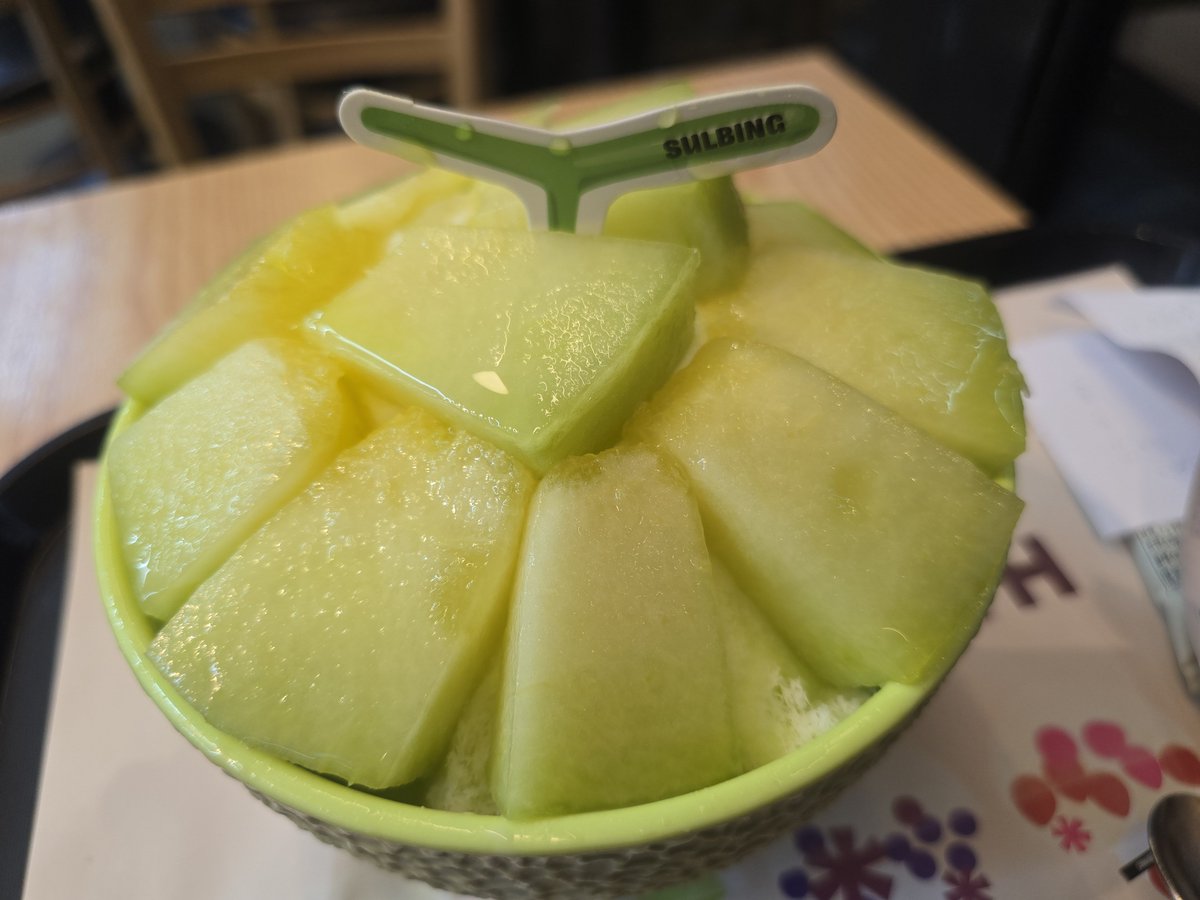 joy_11010's tweet photo. 설빙 지점마다 차이 다른거 실화냐

사진 1,2 (위) 대학로점
사진 3,4 (아래) 가락시장역점

나 맨날 댕로만 가다가 오늘 간만에 다른 지점 갔는데 똑같은 메뉴, 똑같은 가격에 너무 다르게 나와서 깜놀함.
멜론요거치즈설빙인데 요거는 어디갔던거임?
프랜차이즈인데 이래도 되냐..
황당하다 진짜 👿 https://t.co/3SCTlZI3JV