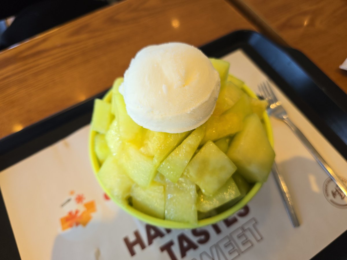 joy_11010's tweet photo. 설빙 지점마다 차이 다른거 실화냐

사진 1,2 (위) 대학로점
사진 3,4 (아래) 가락시장역점

나 맨날 댕로만 가다가 오늘 간만에 다른 지점 갔는데 똑같은 메뉴, 똑같은 가격에 너무 다르게 나와서 깜놀함.
멜론요거치즈설빙인데 요거는 어디갔던거임?
프랜차이즈인데 이래도 되냐..
황당하다 진짜 👿 https://t.co/3SCTlZI3JV