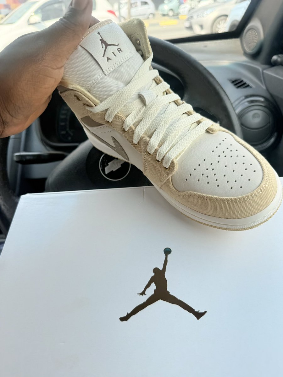 Maletsapa1's tweet photo. When buying Nike sneakers please buy from https://t.co/Z3LcSQkYe9  Netherlands and thank me me later
Thank you @Nike ❤️ I love them https://t.co/id9aLkVnjx
